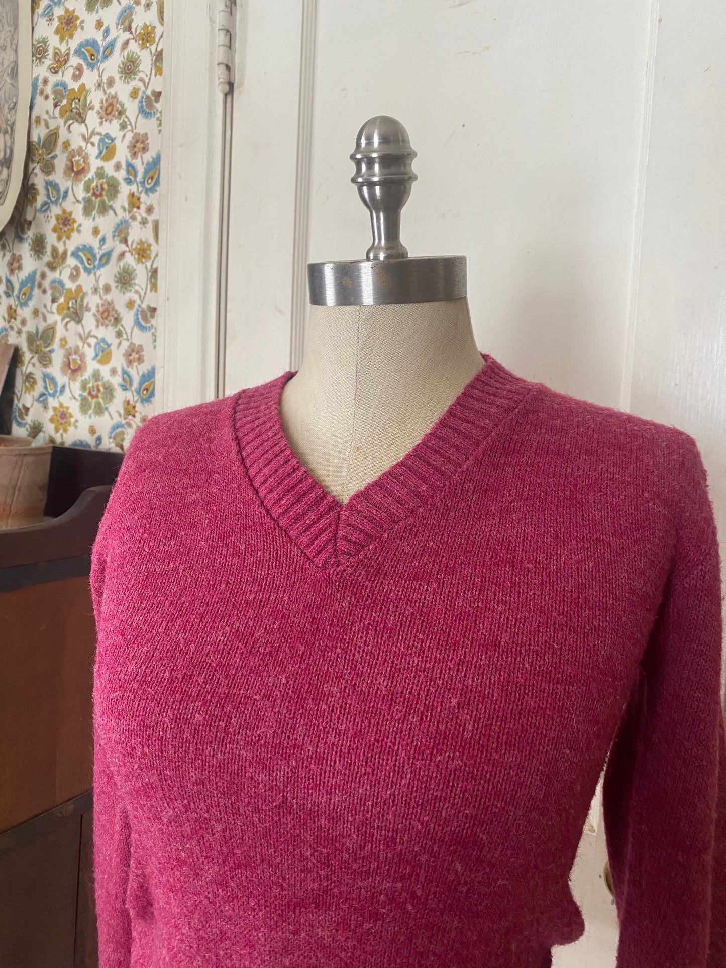 1970s orlon cranberry v neck