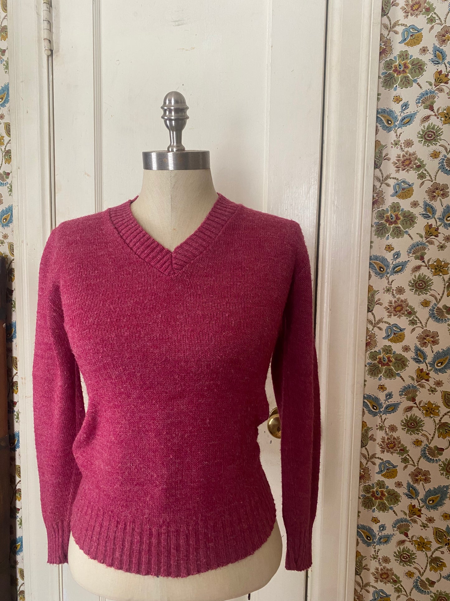 1970s orlon cranberry v neck